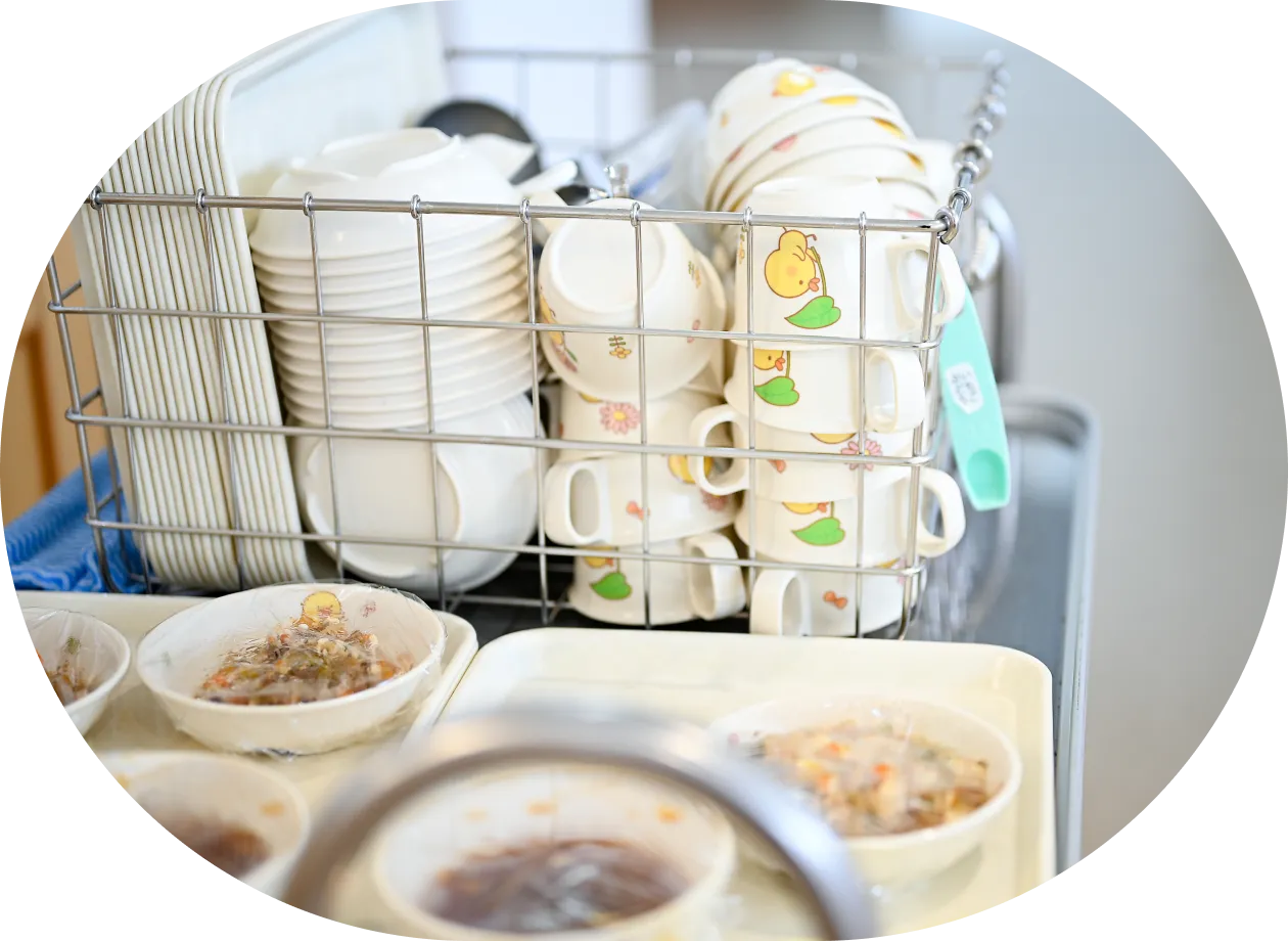 できたての温かい自園給食と手作りおやつ